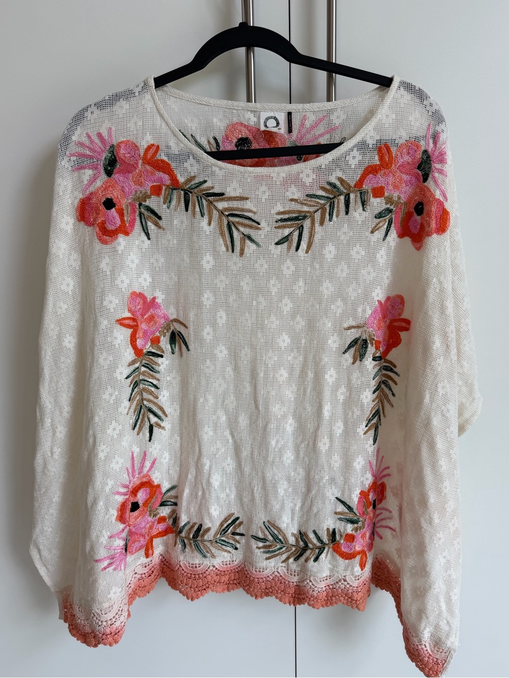 Anthropology Akemi + Kin Embroidered Floral Lace Boho Poncho Ivory Pink SZ Large